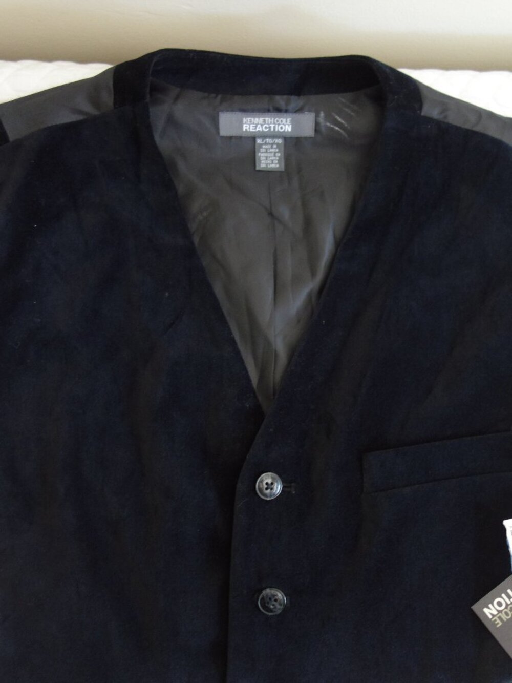NWT KENNETH COLE REACTION Black Velvety Holiday Vest – Mens XL